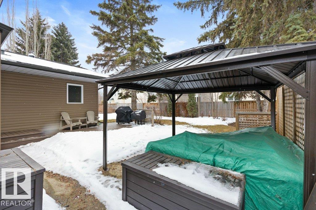 7 ASH PL, St. Albert