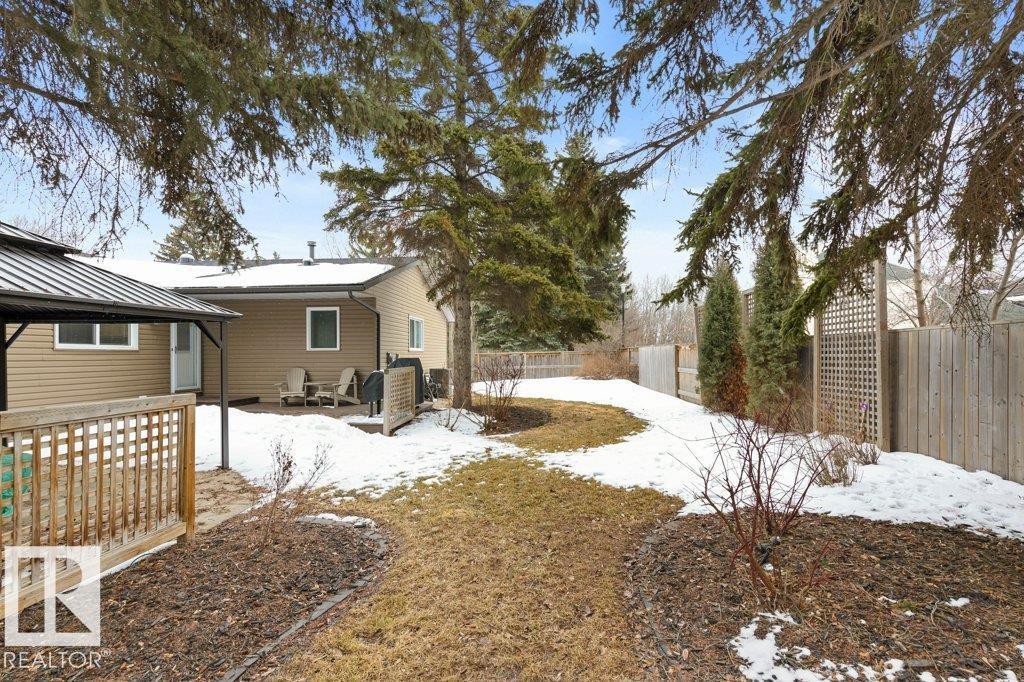 7 ASH PL, St. Albert