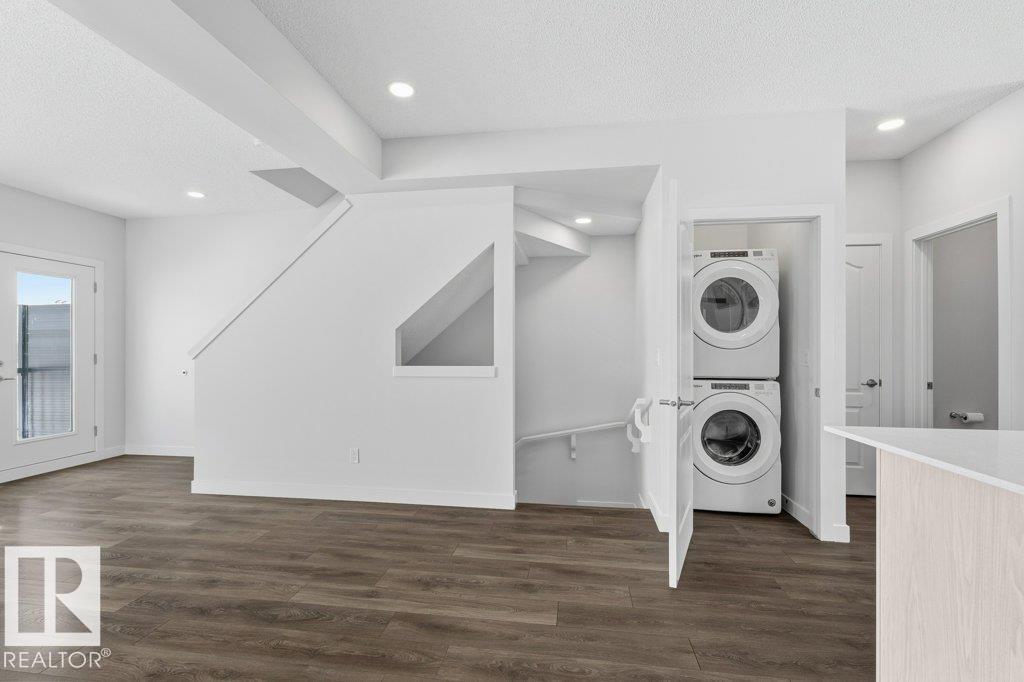 #6 11373 12 AV NW, Edmonton