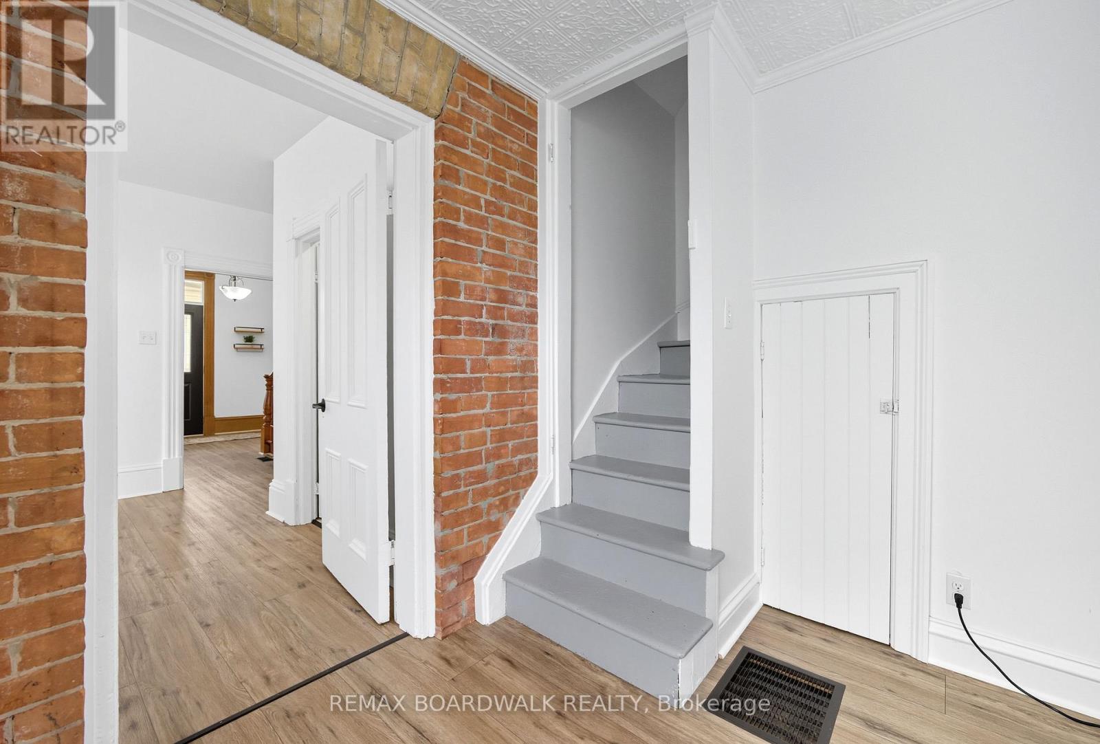 22 ISABELLA STREET - 21