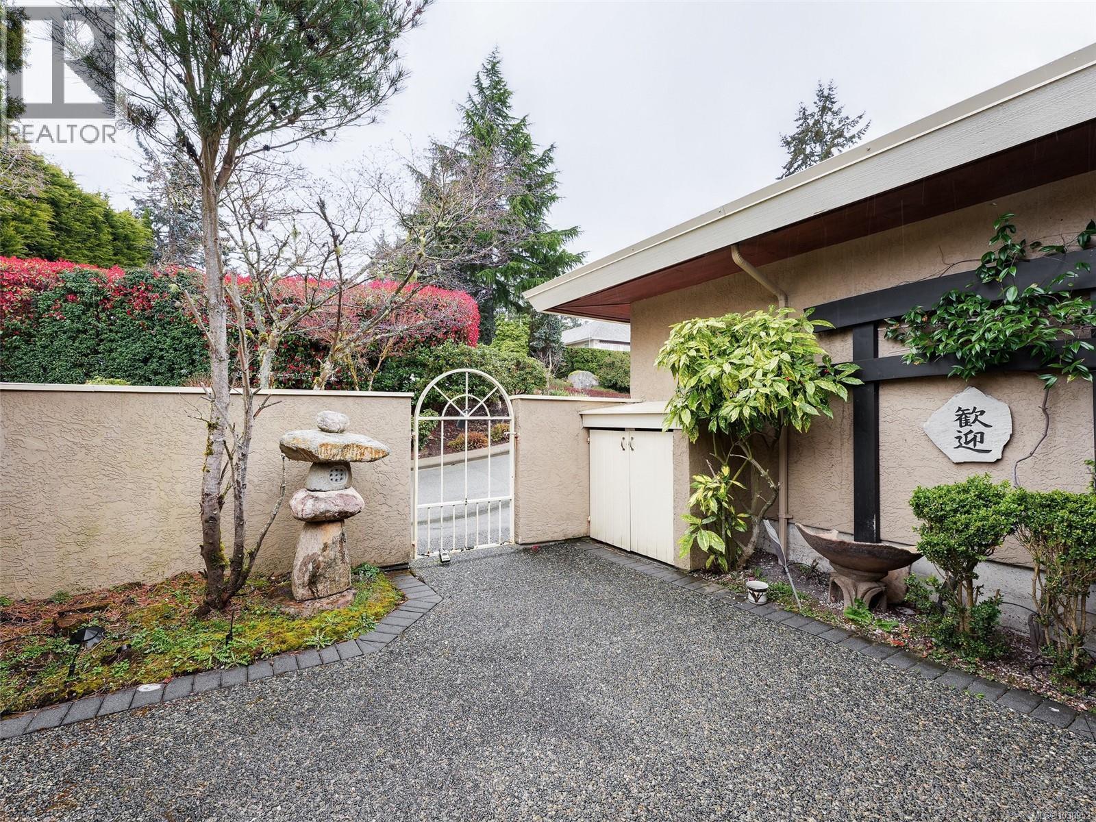 104 6880 Wallace Dr, Central Saanich
