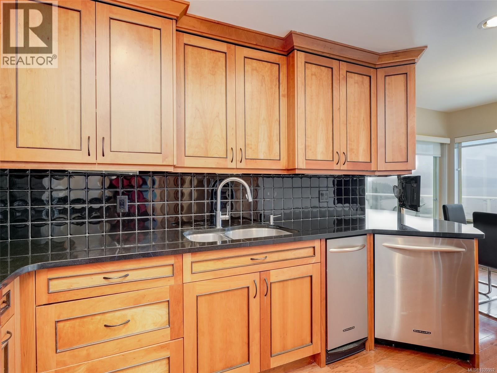 104 6880 Wallace Dr, Central Saanich