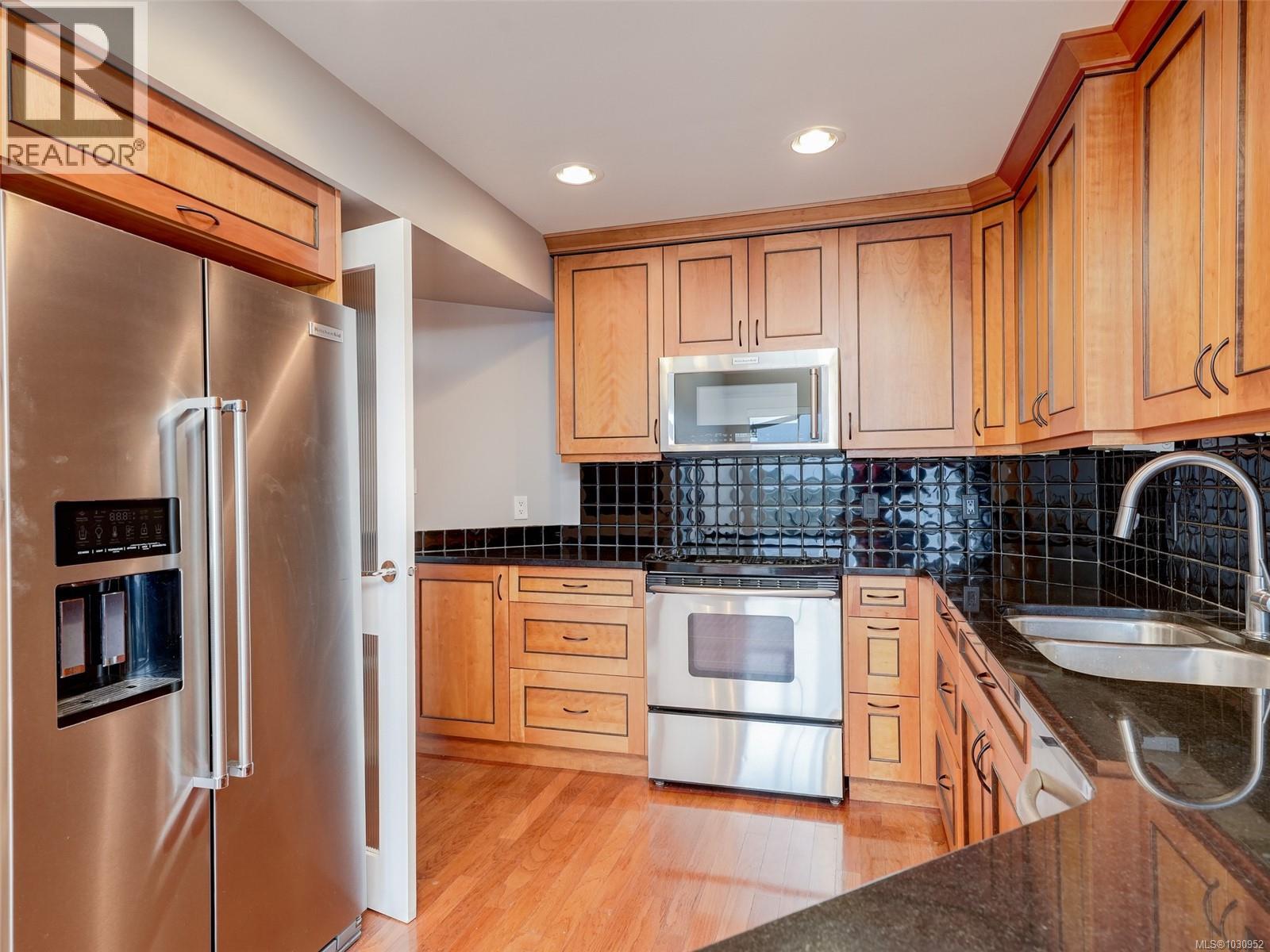 104 6880 Wallace Dr, Central Saanich