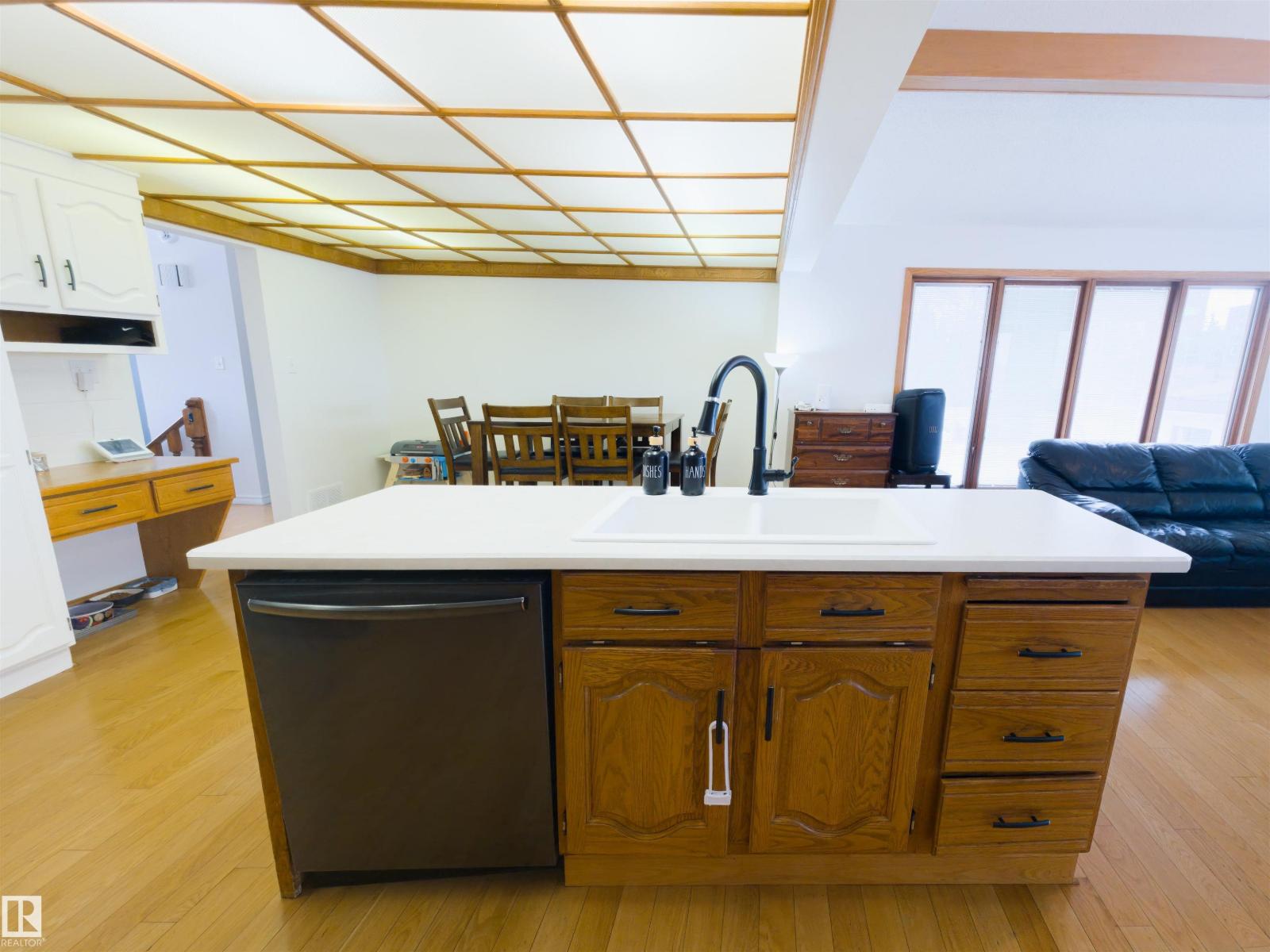 7323 147 AV NW, Edmonton