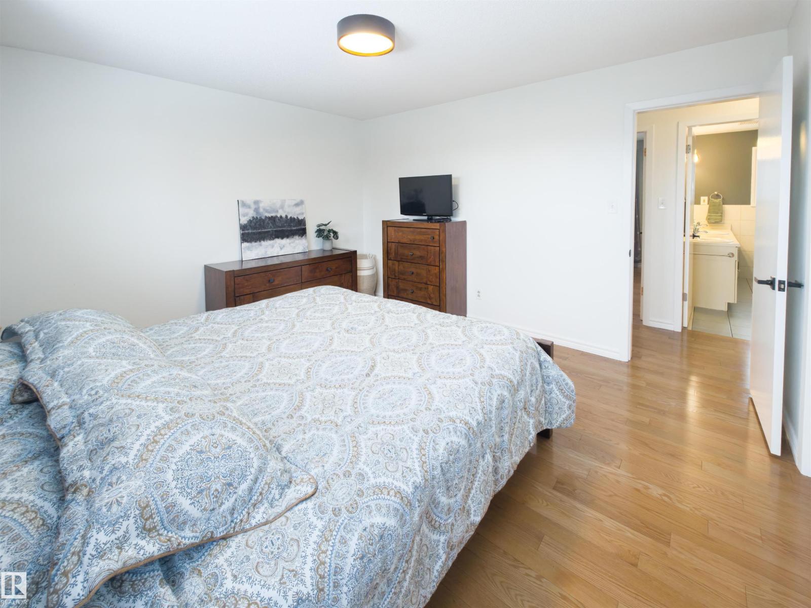 7323 147 AV NW, Edmonton