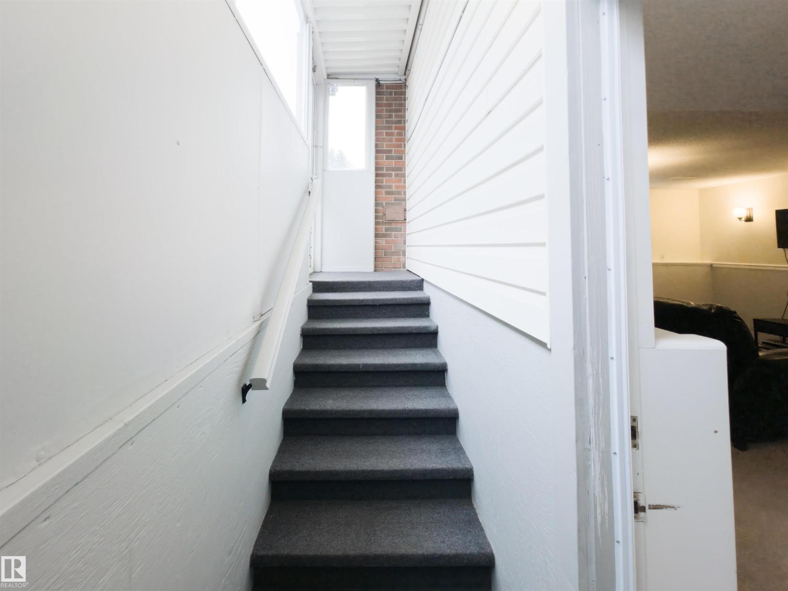 7323 147 AV NW, Edmonton