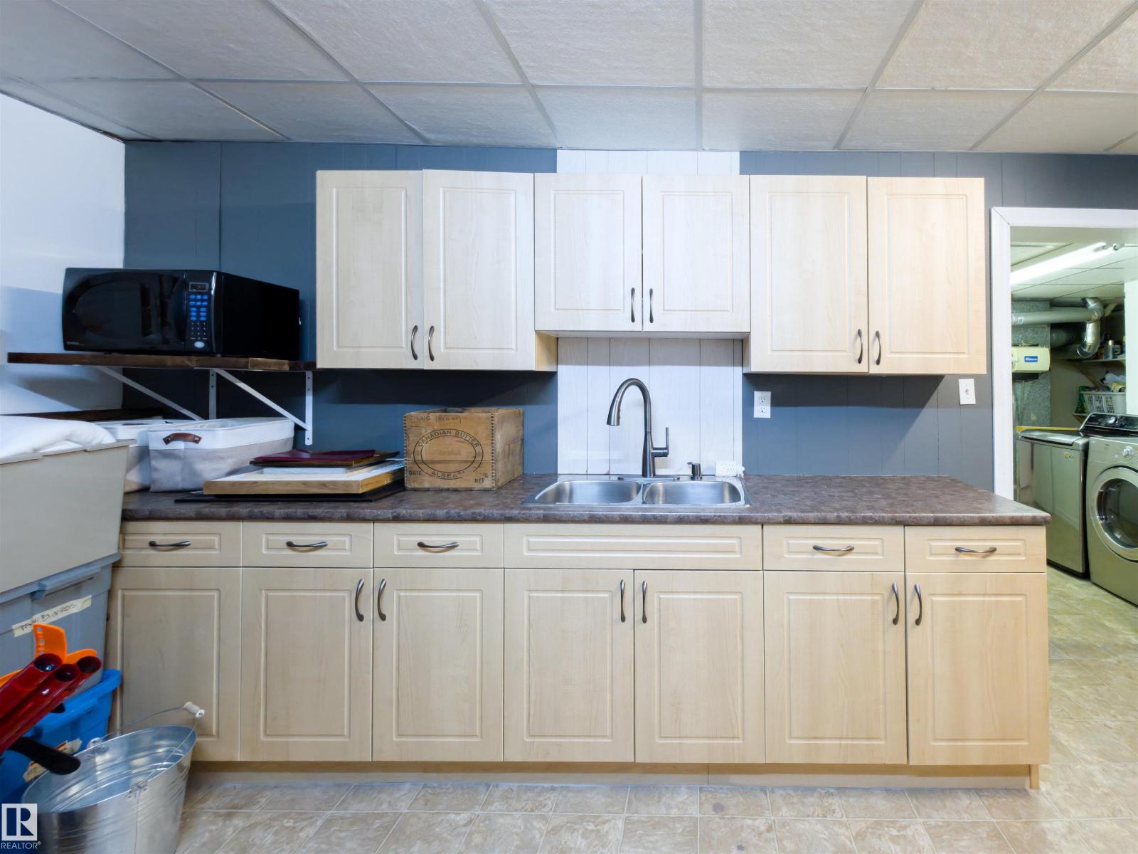 7323 147 AV NW, Edmonton