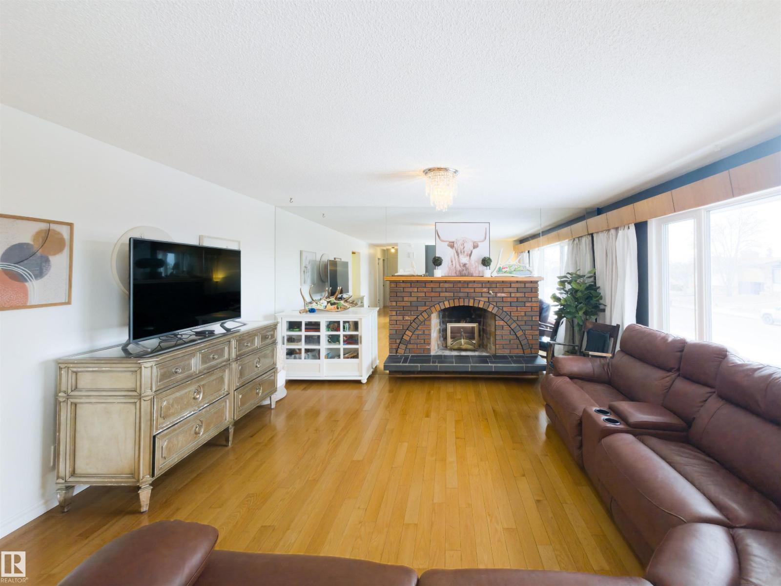 7323 147 AV NW, Edmonton