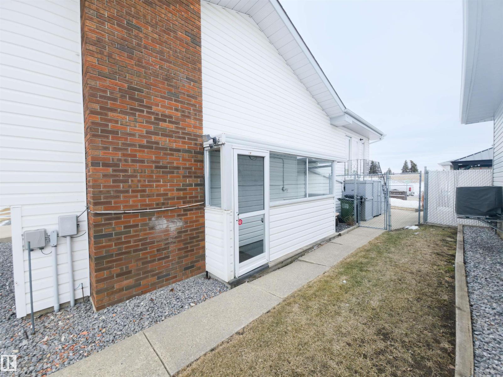 7323 147 AV NW, Edmonton