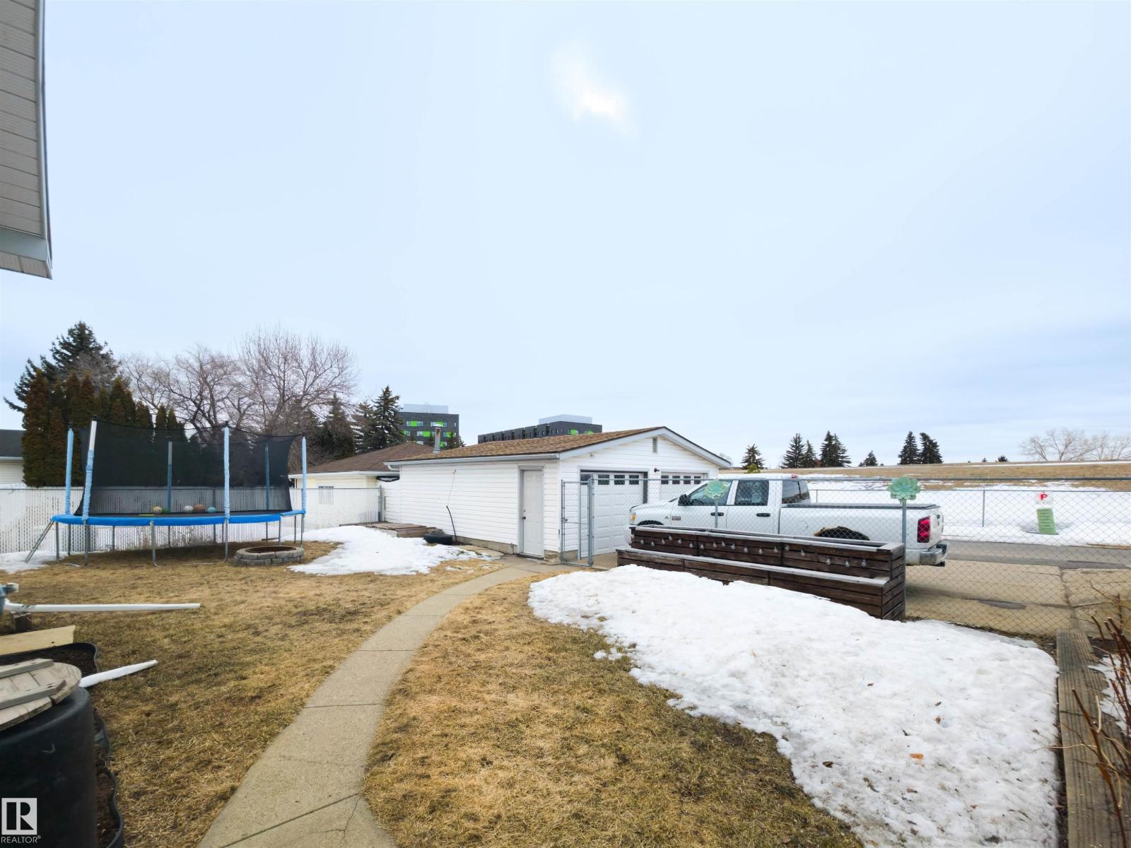 7323 147 AV NW, Edmonton