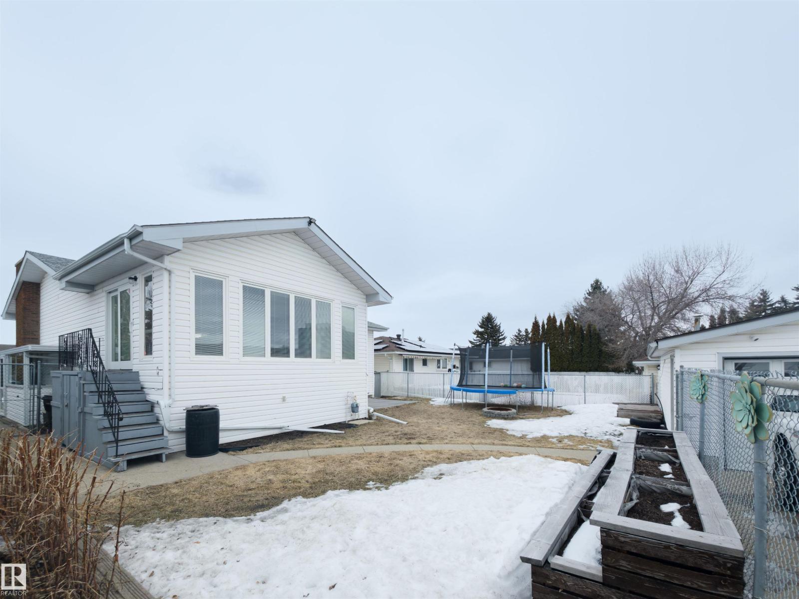 7323 147 AV NW, Edmonton