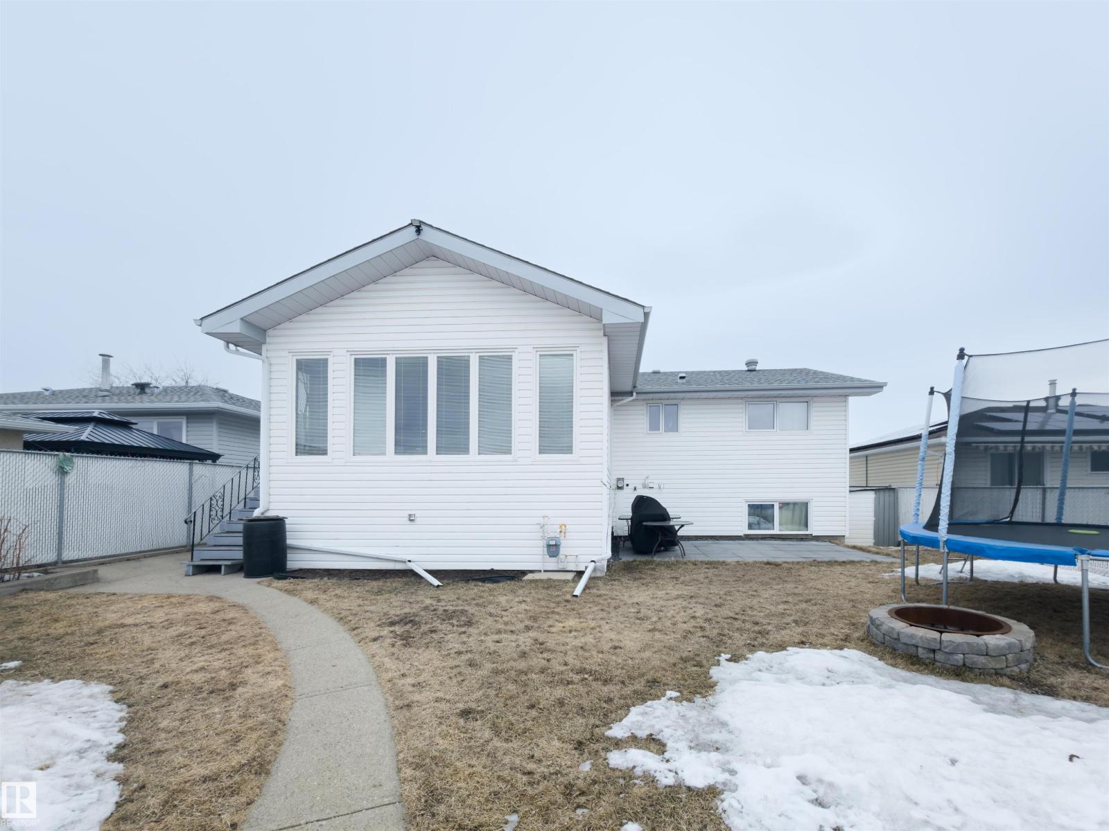 7323 147 AV NW, Edmonton