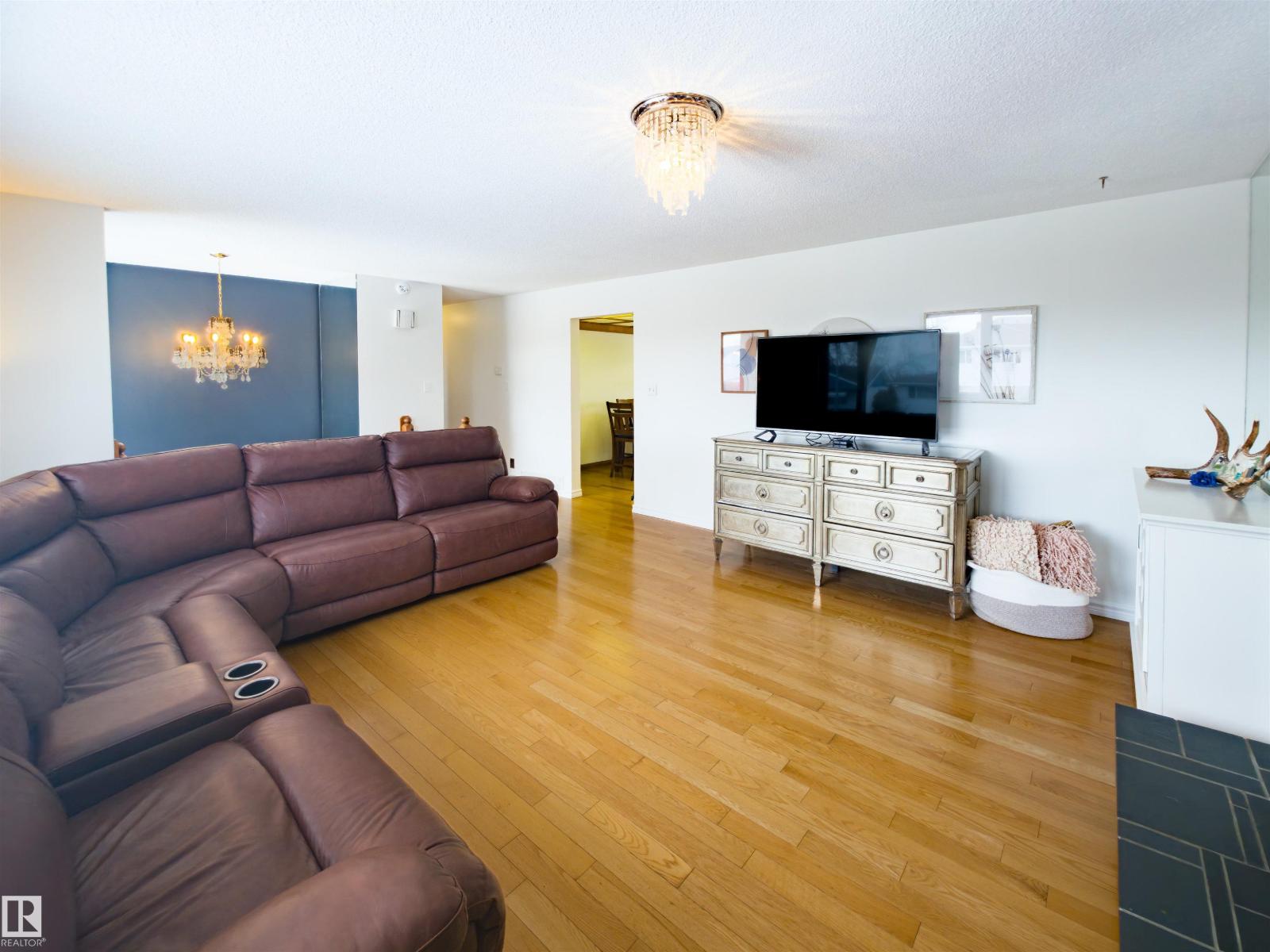 7323 147 AV NW, Edmonton
