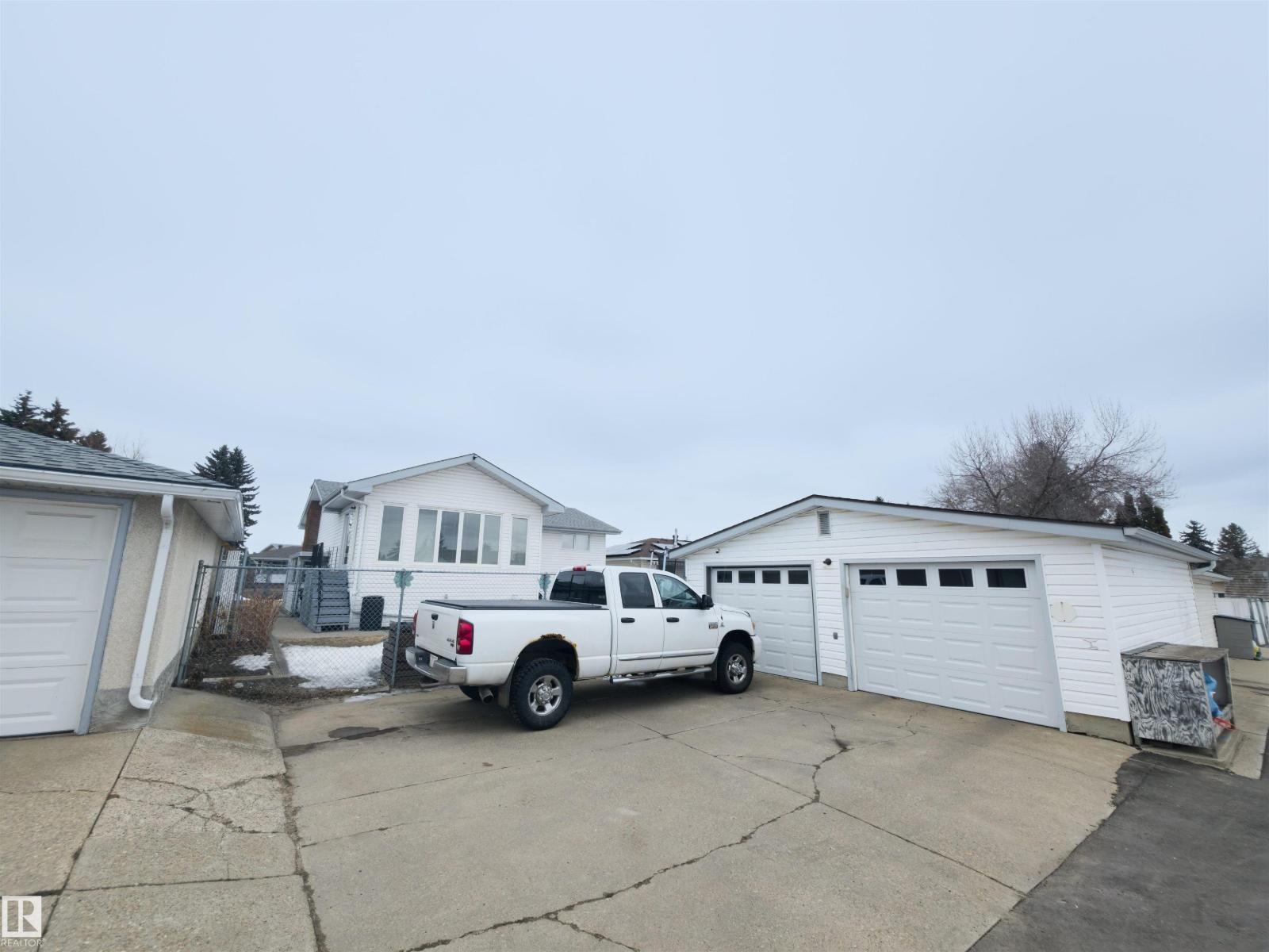 7323 147 AV NW, Edmonton