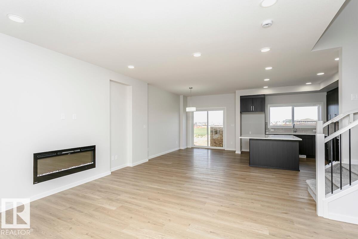 6239 29 AV SW, Edmonton