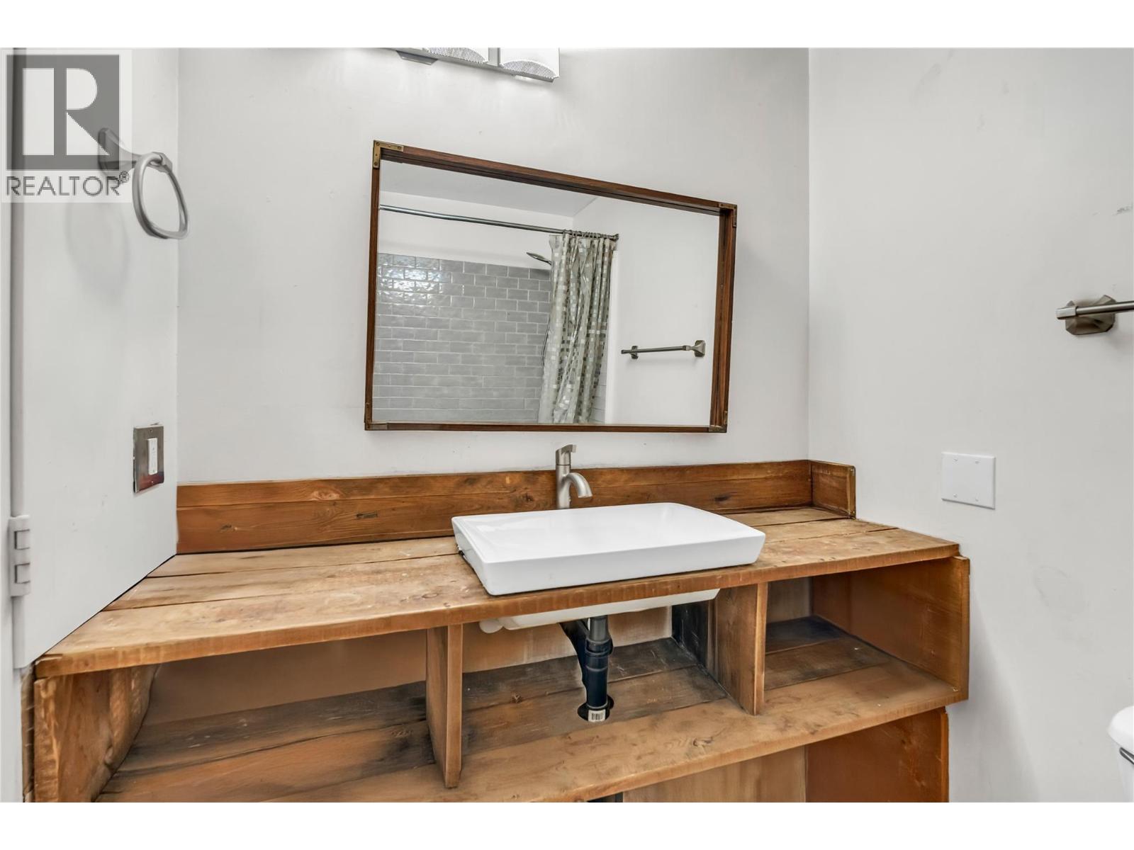 511 SIMILKAMEEN AVENUE - 7