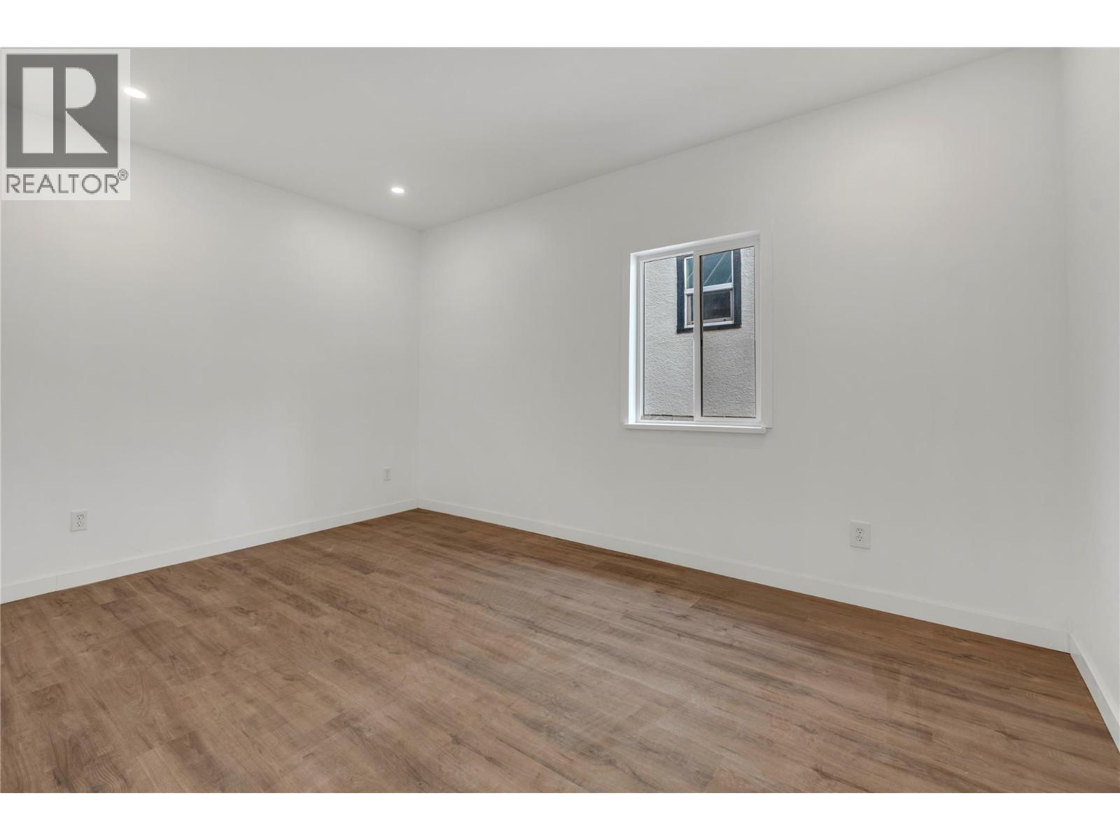 34 FENCHURCH AVENUE - 21