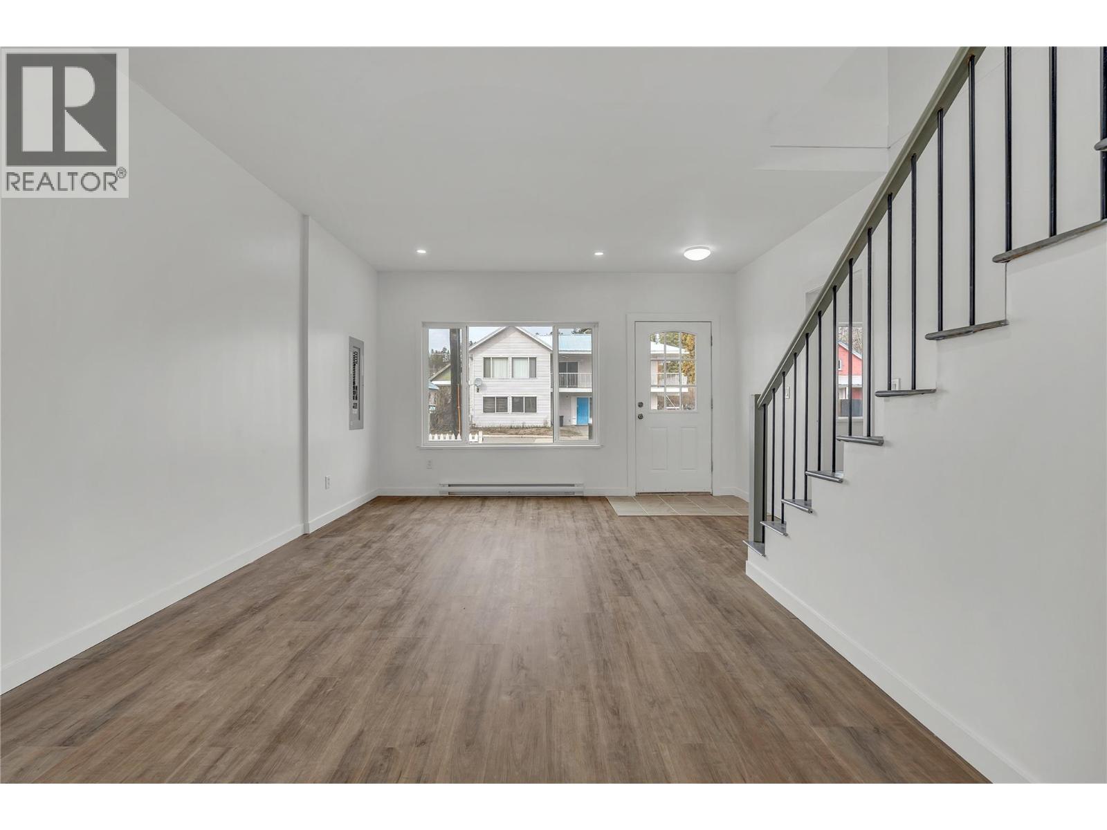 34 FENCHURCH AVENUE - 4