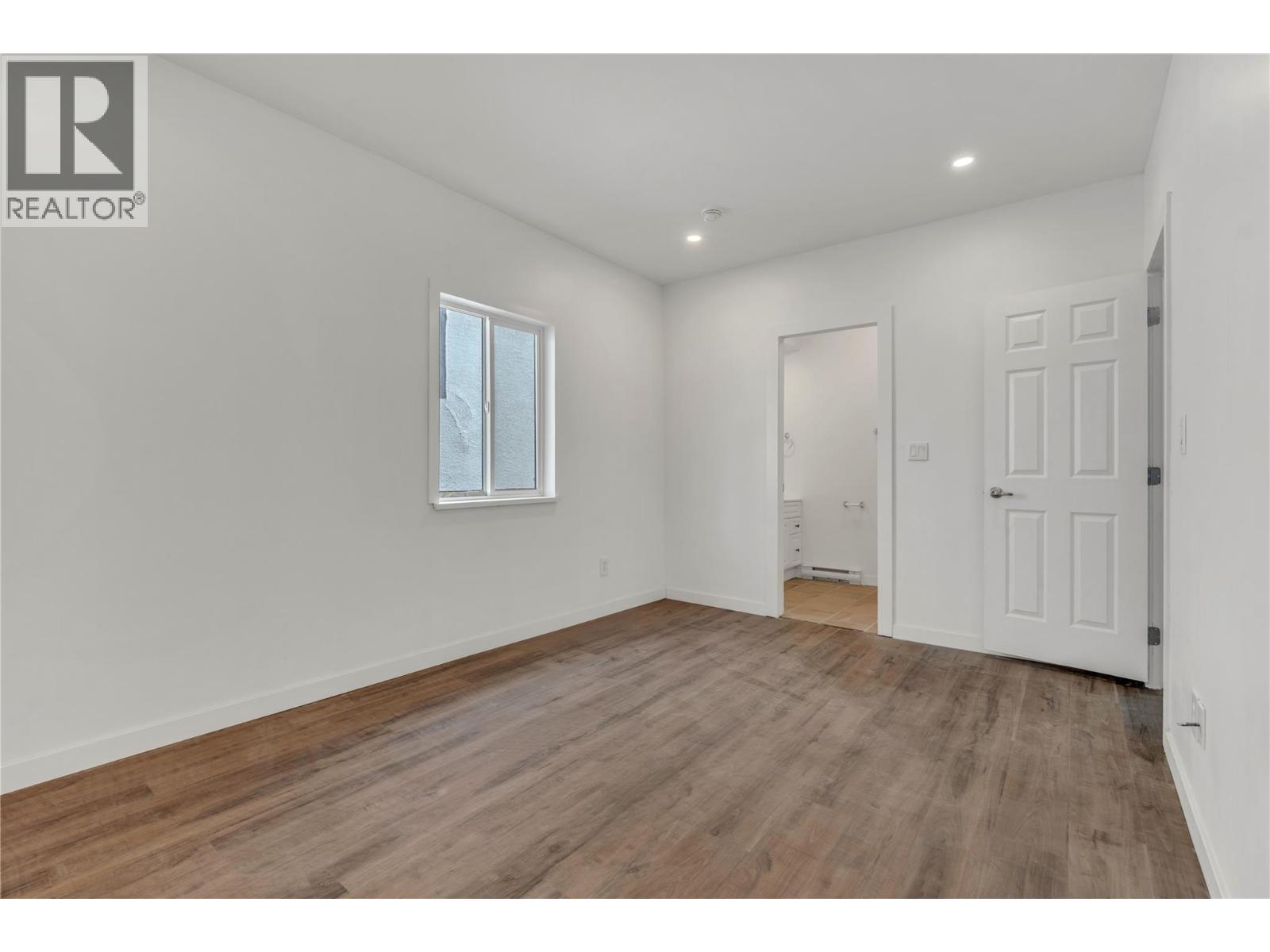 34 FENCHURCH AVENUE - 23