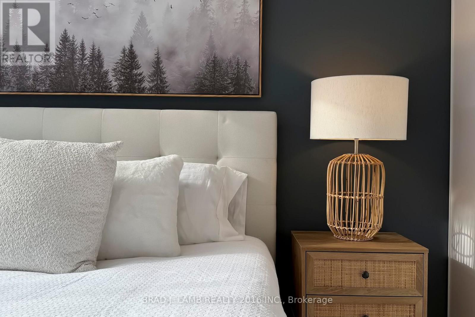 302 - 245 DAVISVILLE AVENUE