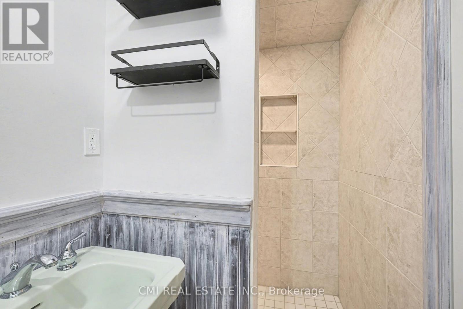 3440 SIMCOE STREET N - 23