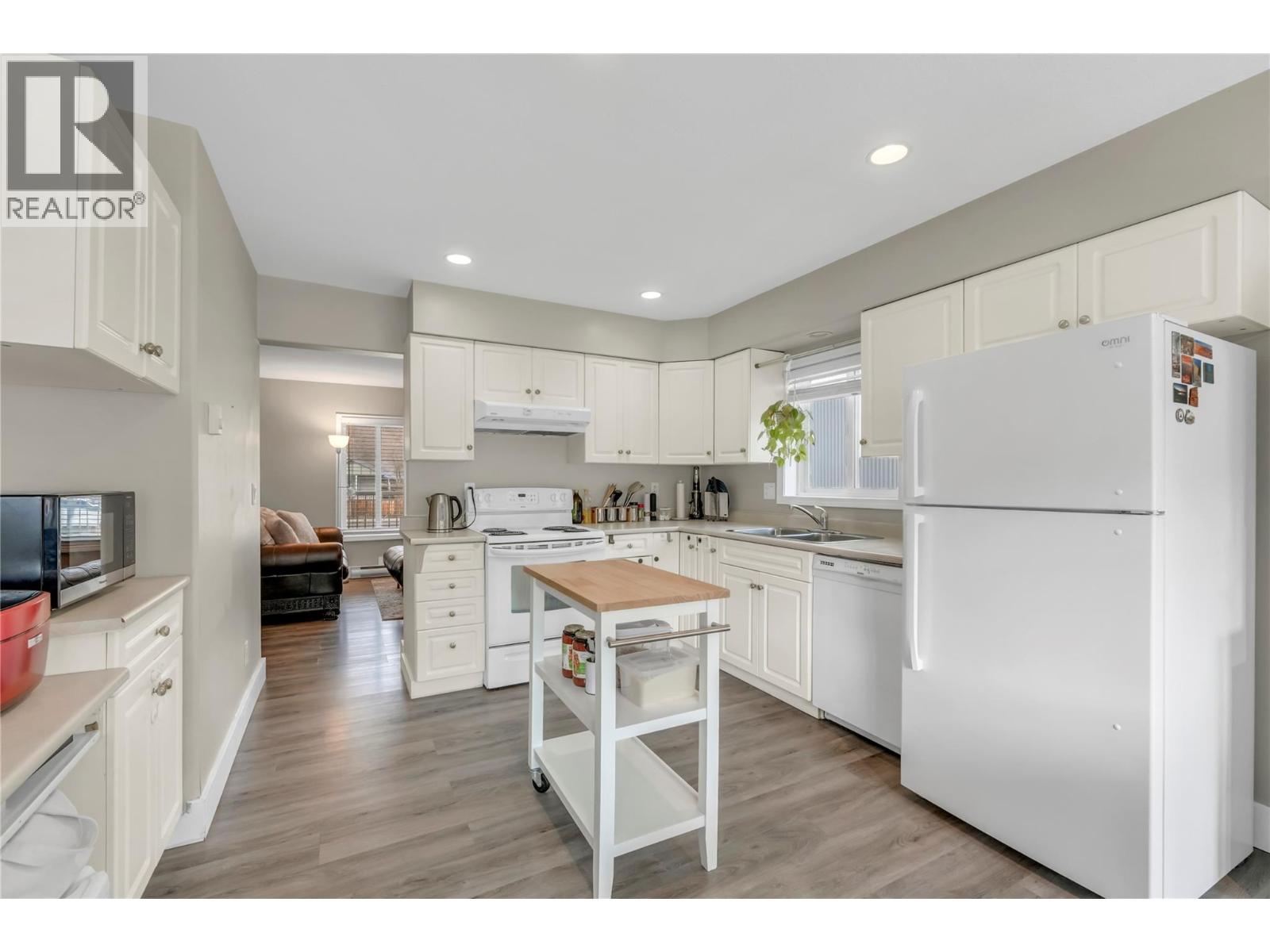 204 ANGELA AVENUE - 17