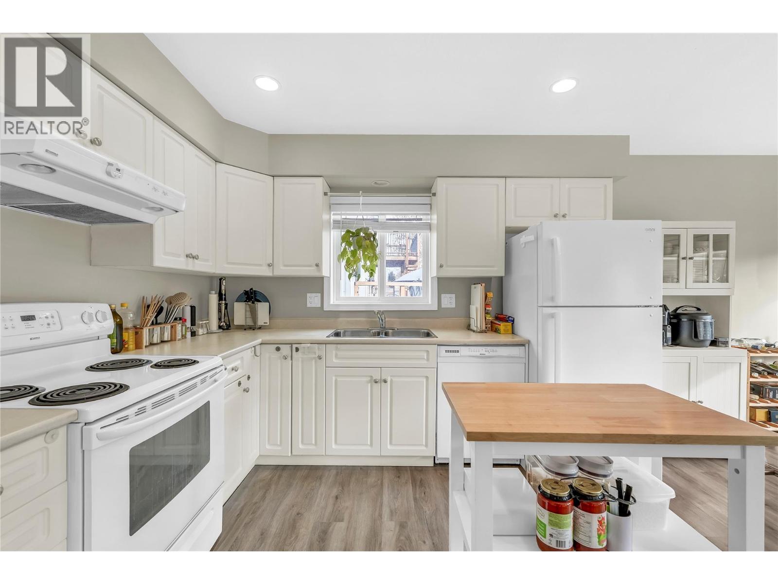 204 ANGELA AVENUE - 18