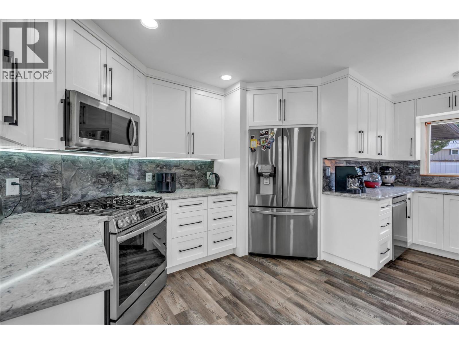 154 EDGEWOOD DRIVE - 12