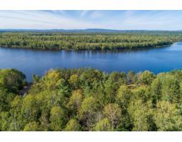 18 Ch. Des Iroquois, L Ile Du Grand Calumet, QC J0X1J0 Photo 9