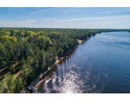 18 Ch. Des Iroquois, L Ile Du Grand Calumet, QC J0X1J0 Photo 12