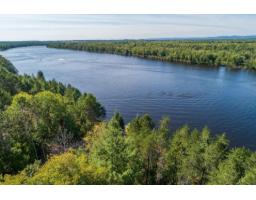 18 Ch. Des Iroquois, L Ile Du Grand Calumet, QC J0X1J0 Photo 7