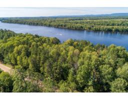 18 Ch. Des Iroquois, L Ile Du Grand Calumet, QC J0X1J0 Photo 8