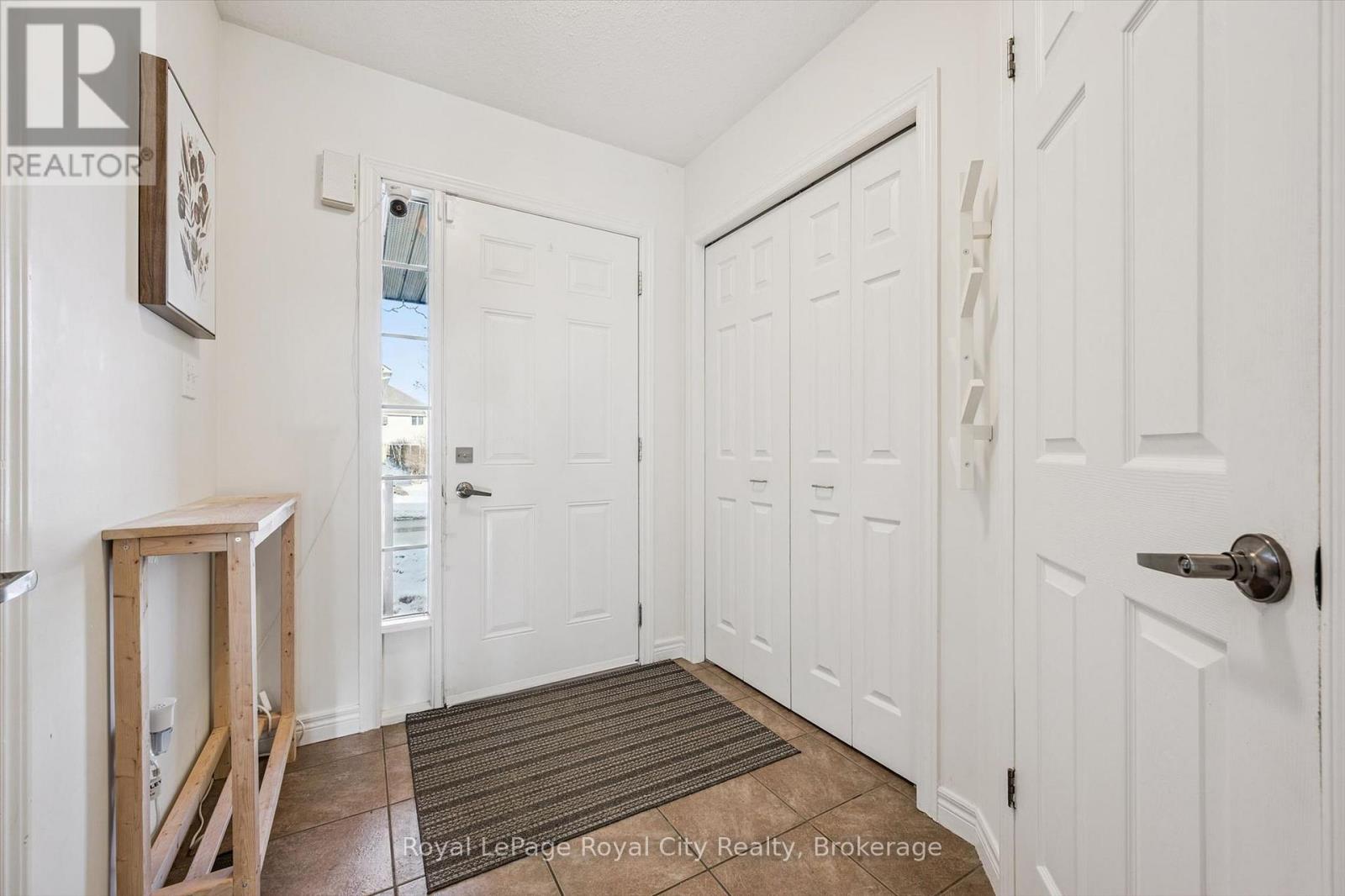 #6 361 ARKELL ROAD - 3