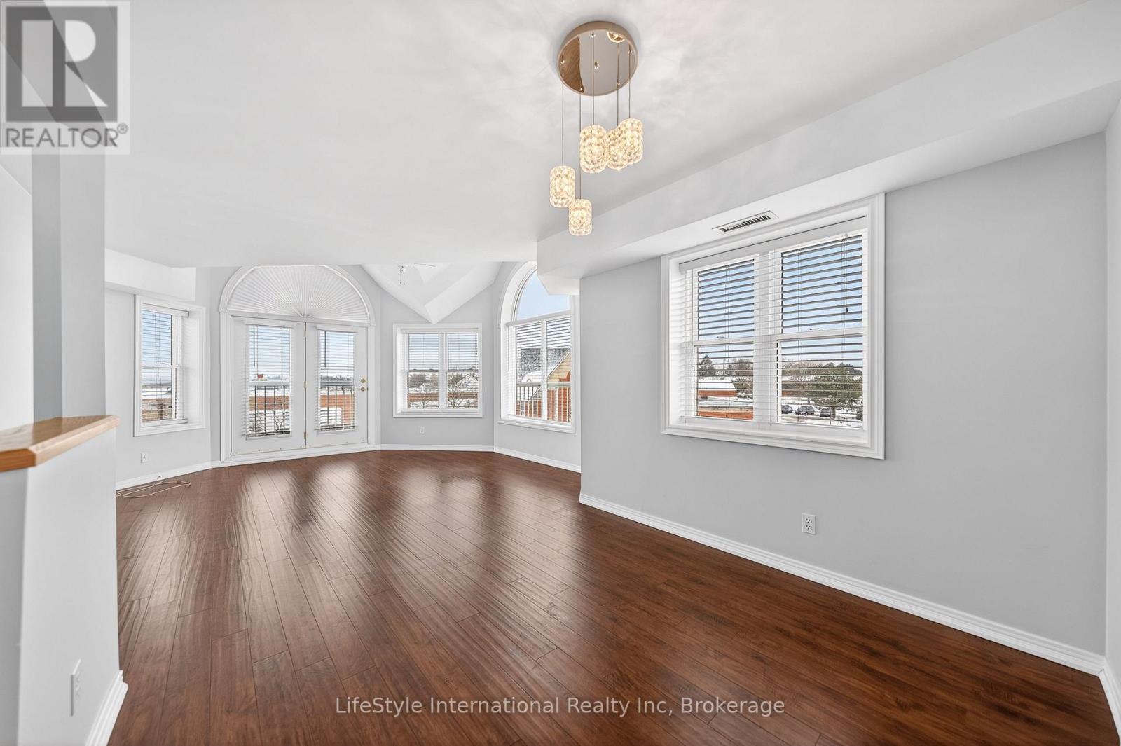 #306 208 SILVERCREEK PARKWAY N - 1