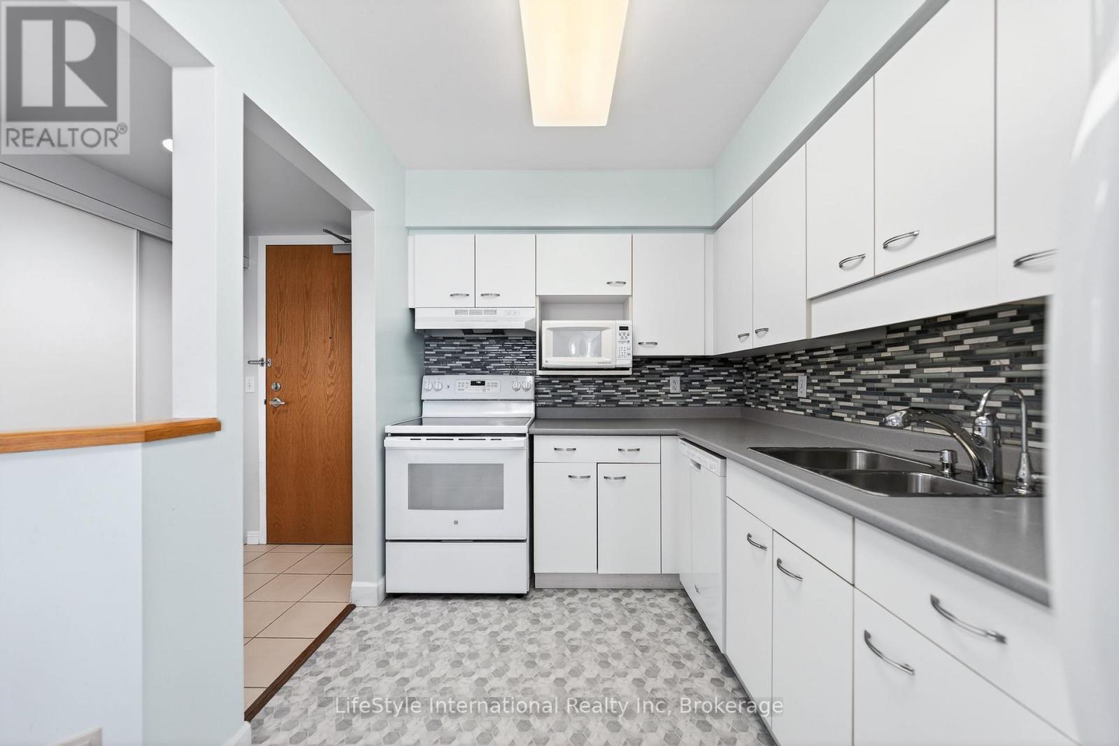 #306 208 SILVERCREEK PARKWAY N - 6