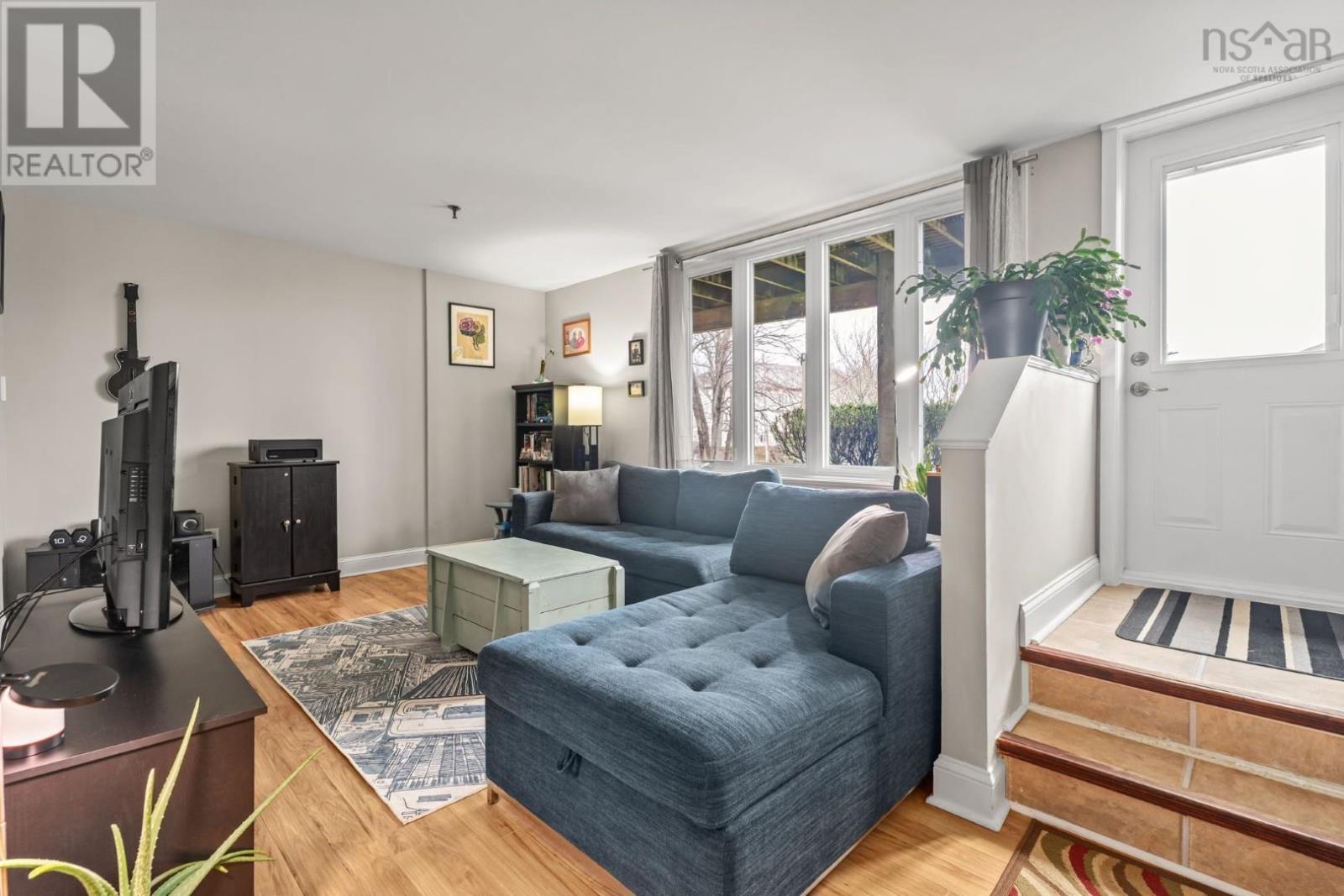 Property 5 of 29 of 101 225 Ross Street