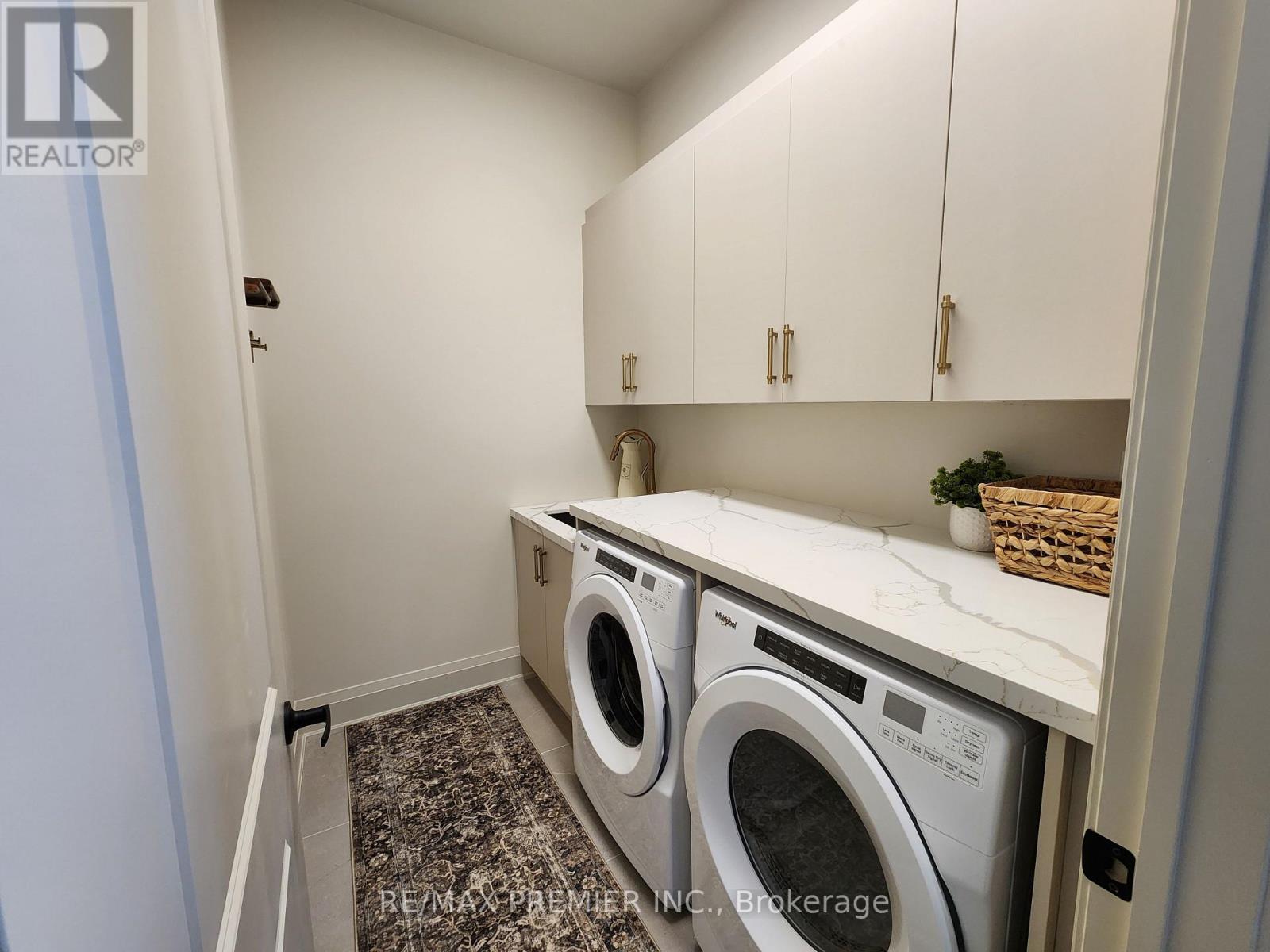 1 HILTON LANE - 20