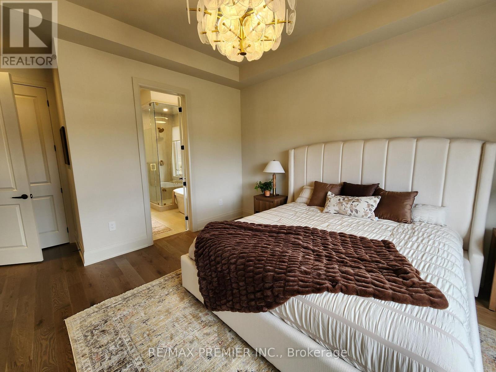 1 HILTON LANE - 11