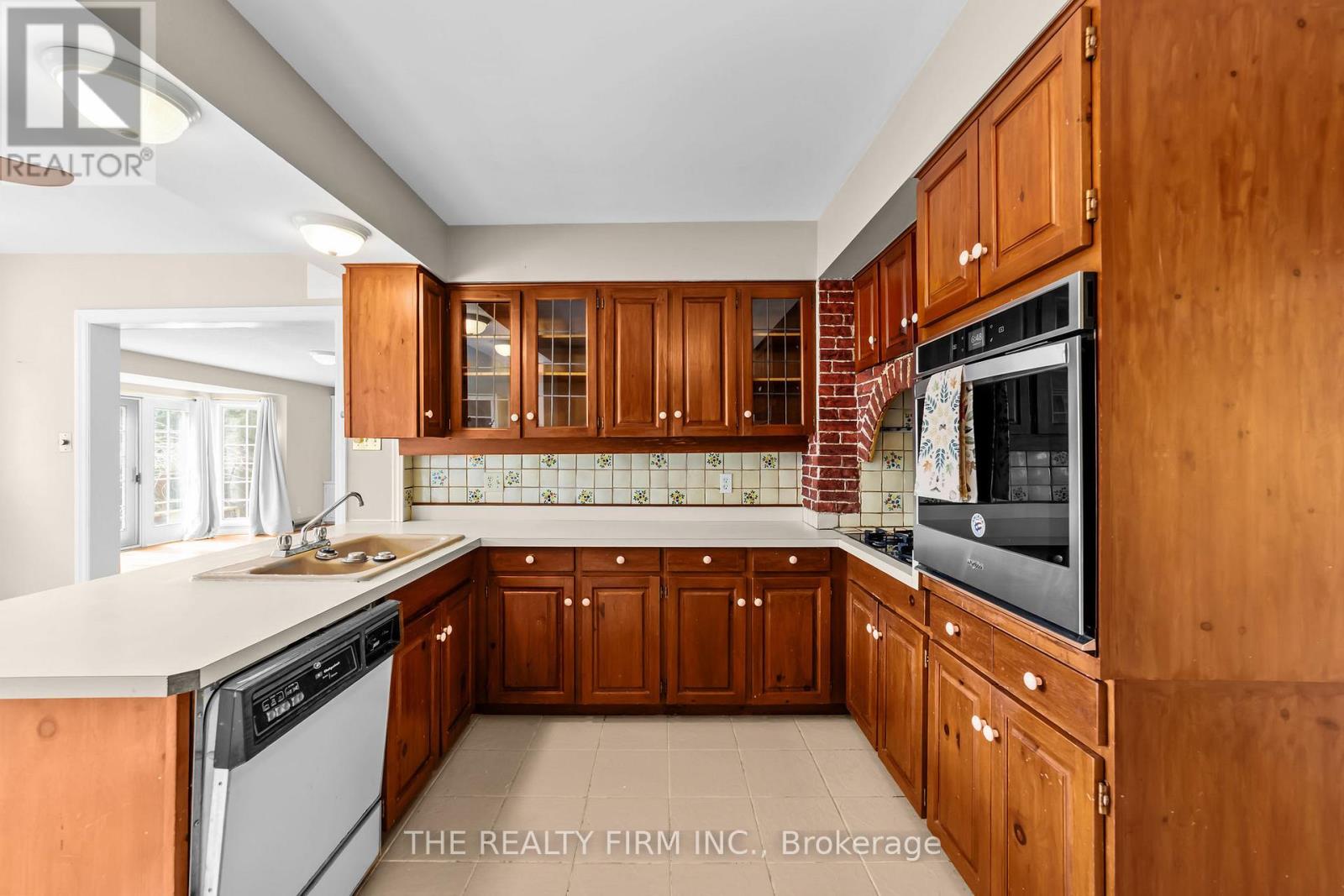 15 MAYFAIR DRIVE Property Photo