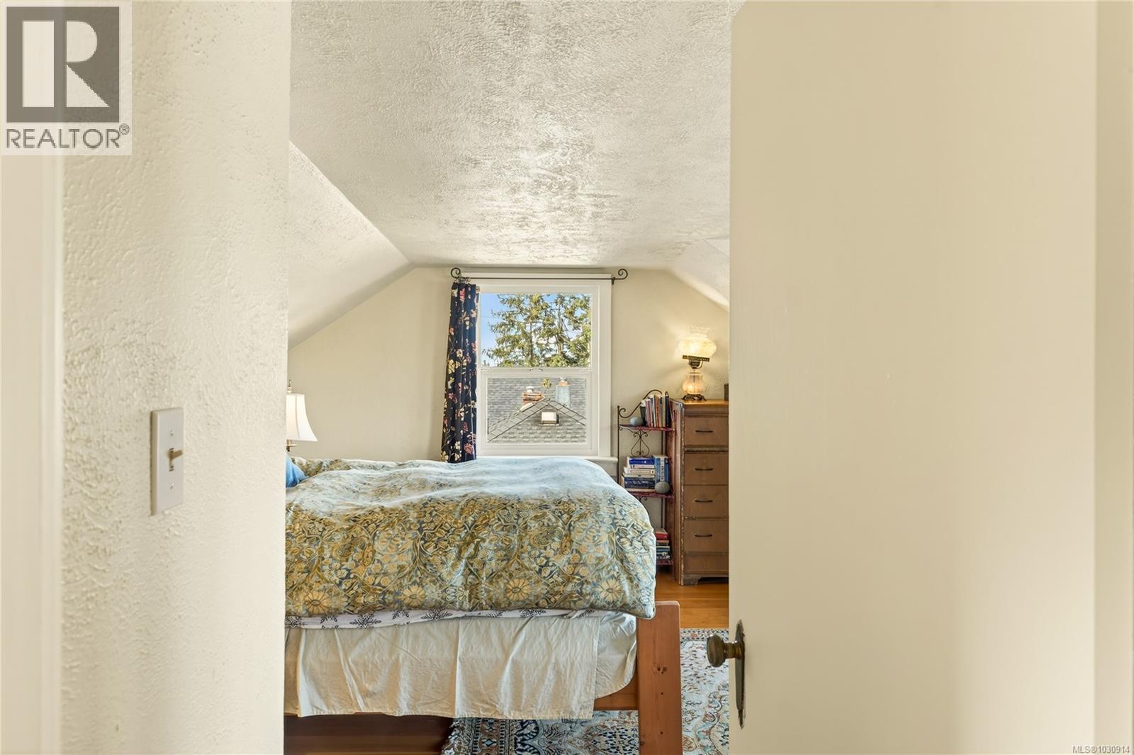 225 Harvey St - 35
