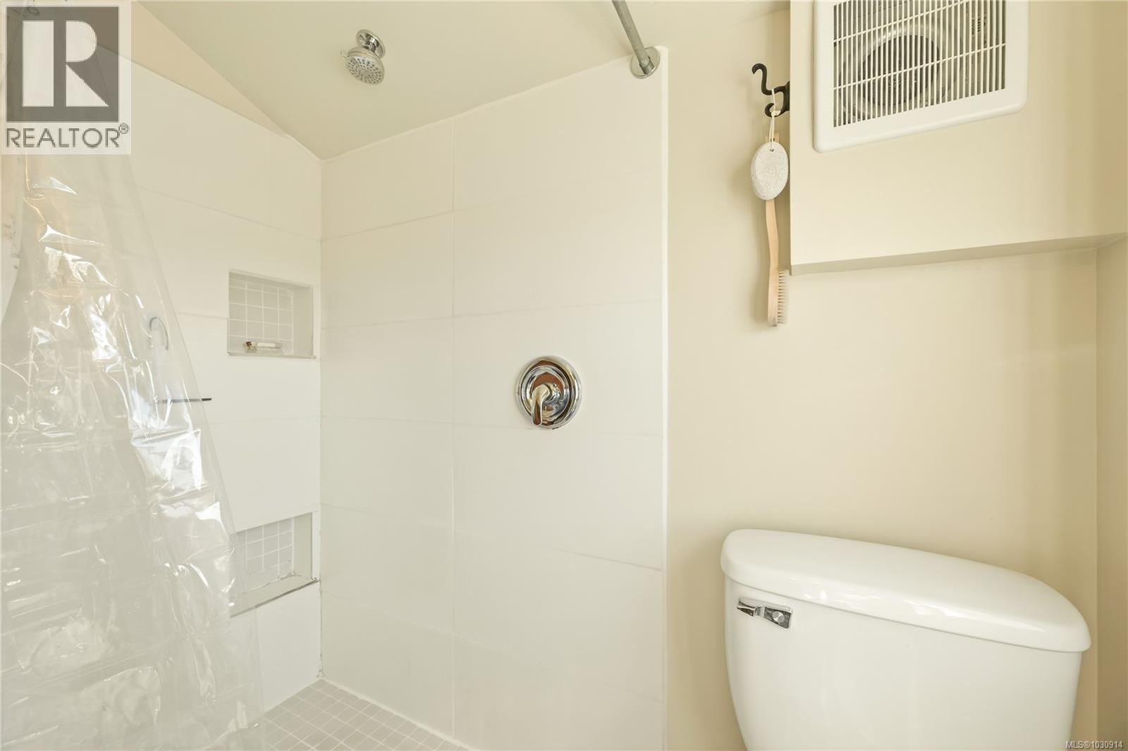 225 Harvey St - 42