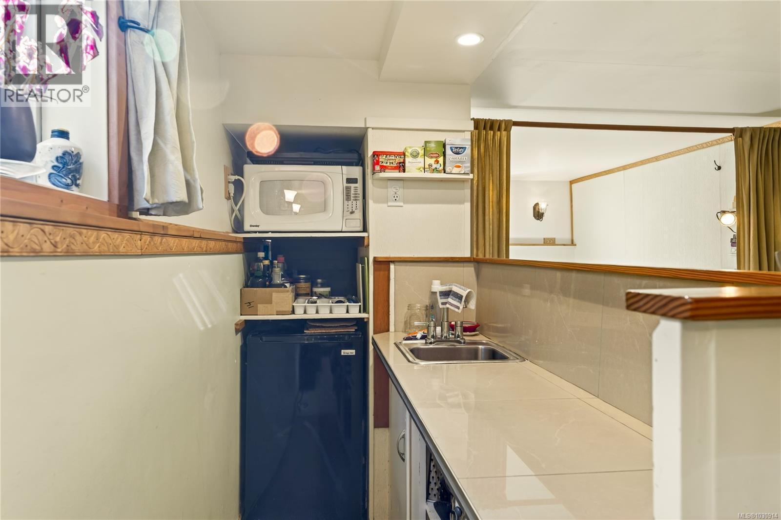 225 Harvey St - 48