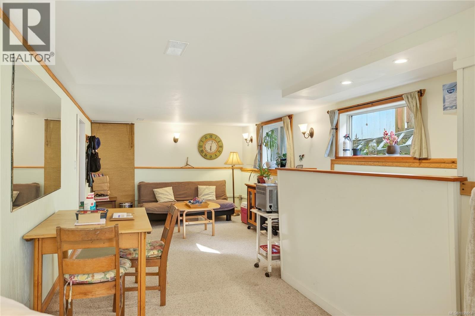 225 Harvey St - 50