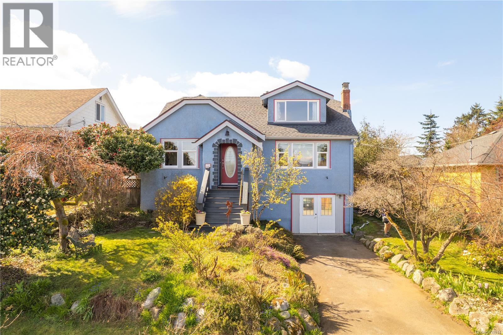 225 Harvey St - 55