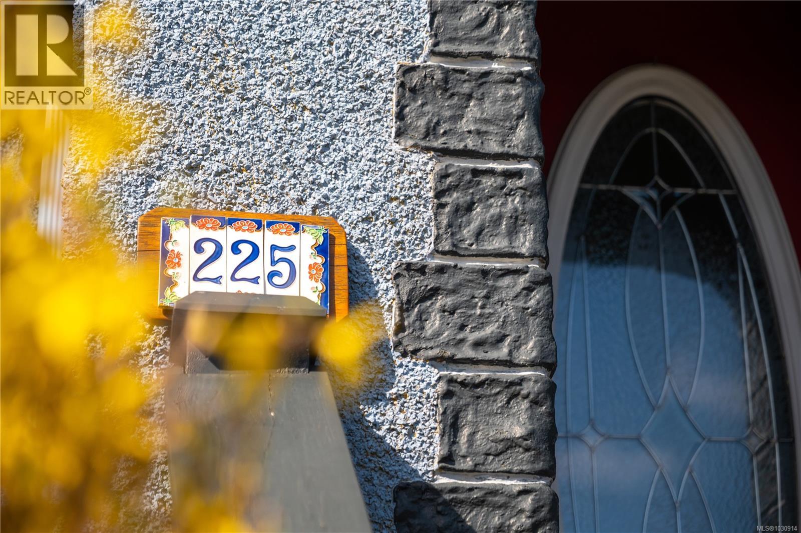 225 Harvey St - 56