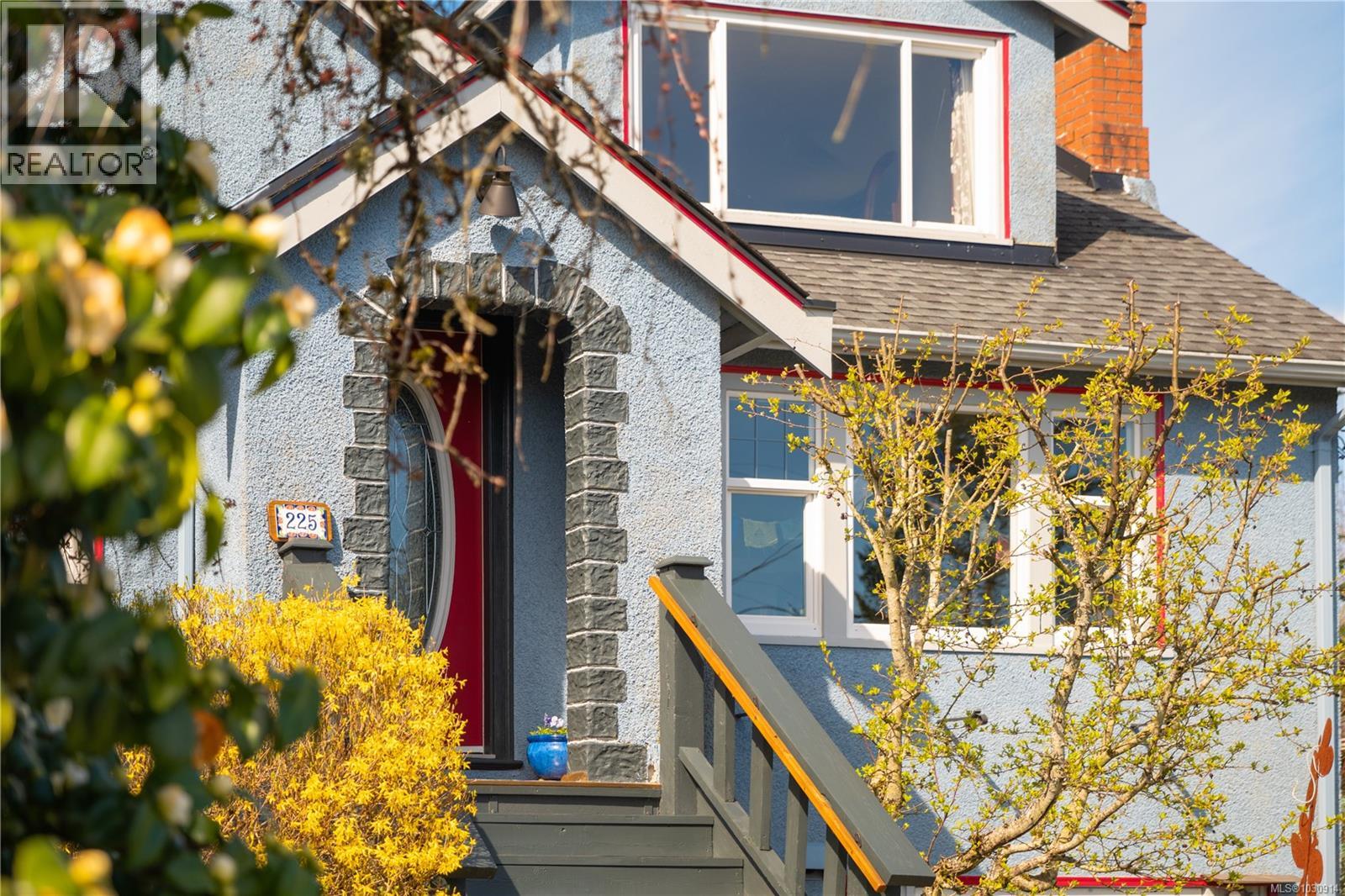 225 Harvey St - 57