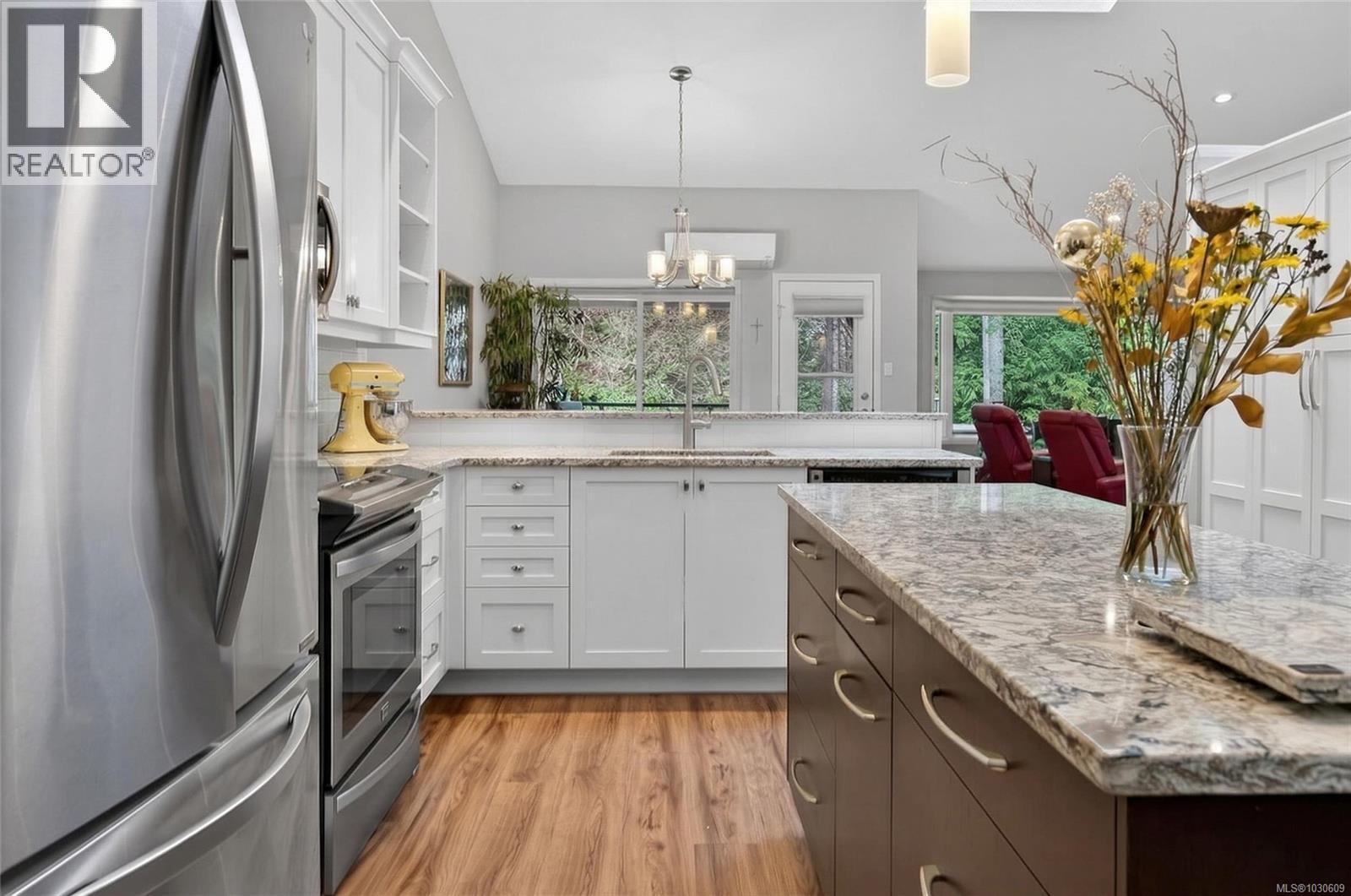 #2 885 BERWICK RD S - 12