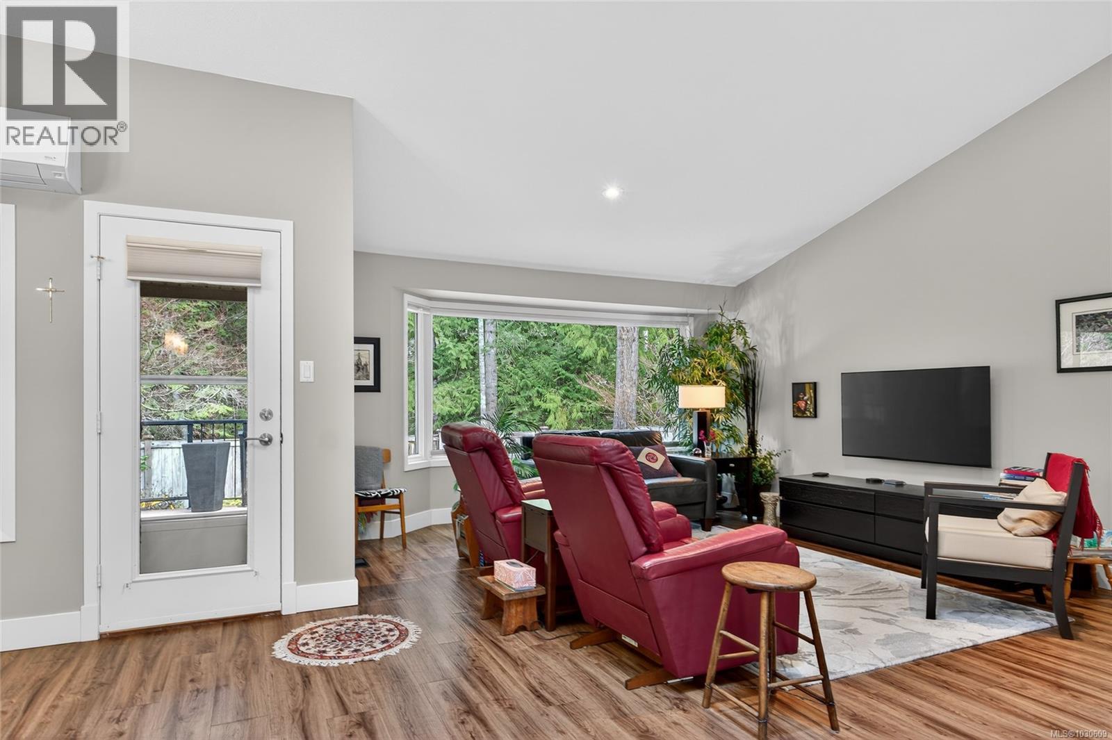 #2 885 BERWICK RD S - 18