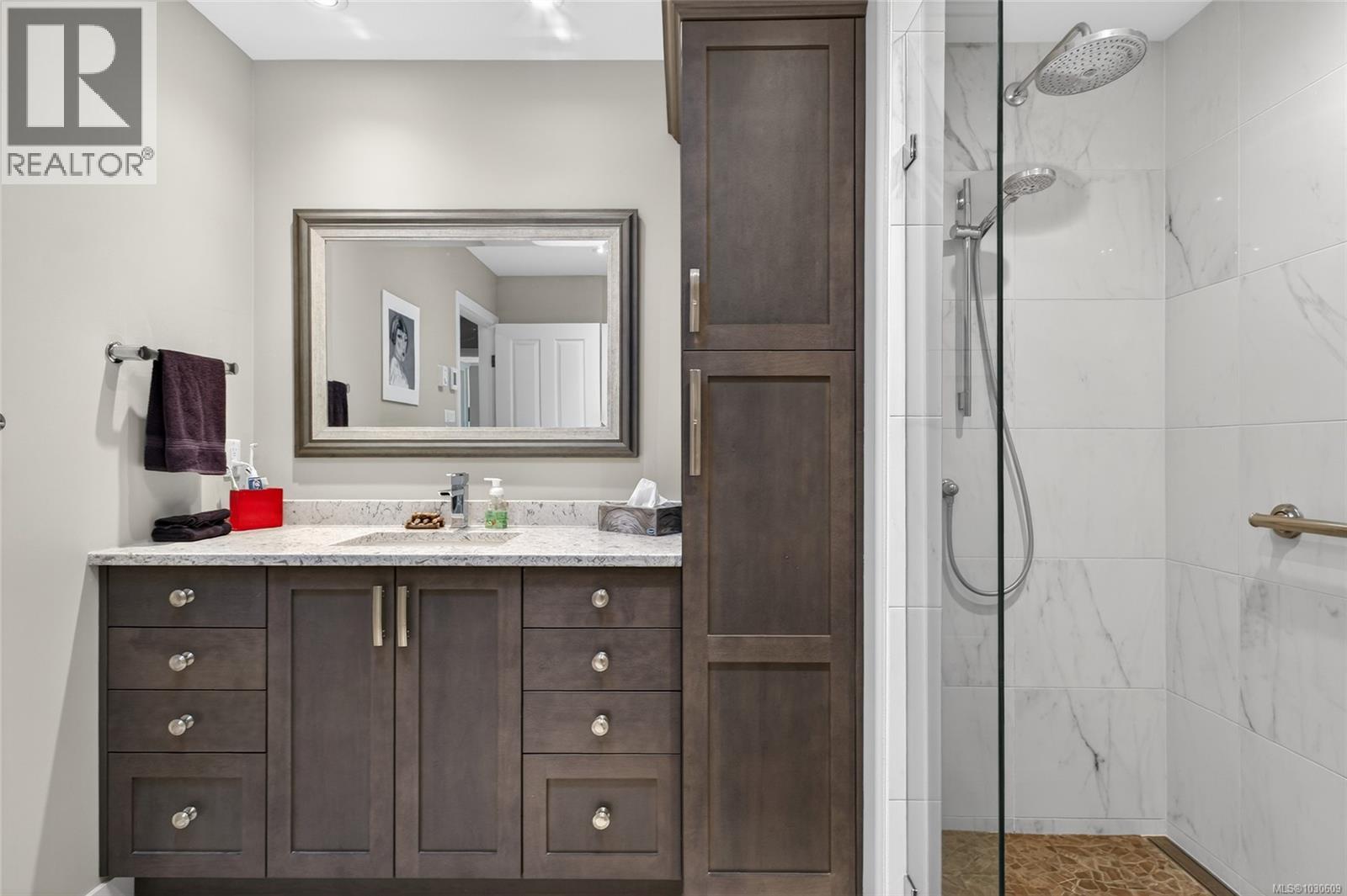 #2 885 BERWICK RD S - 24