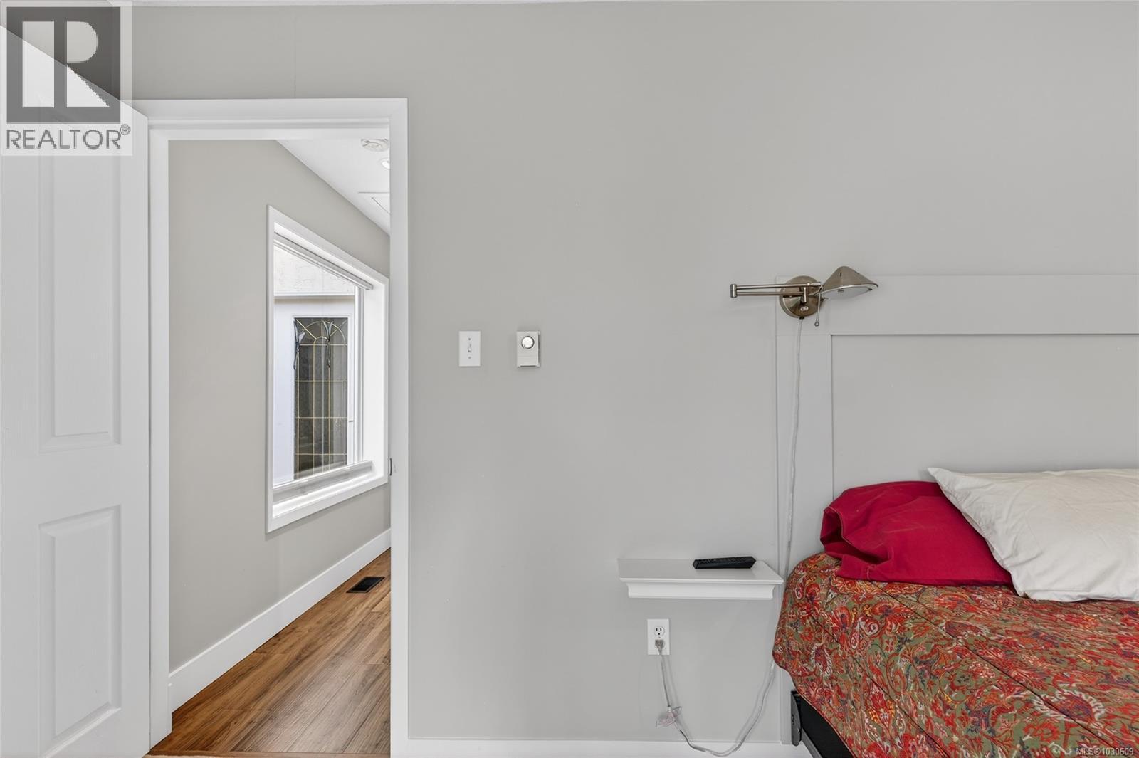 #2 885 BERWICK RD S - 33